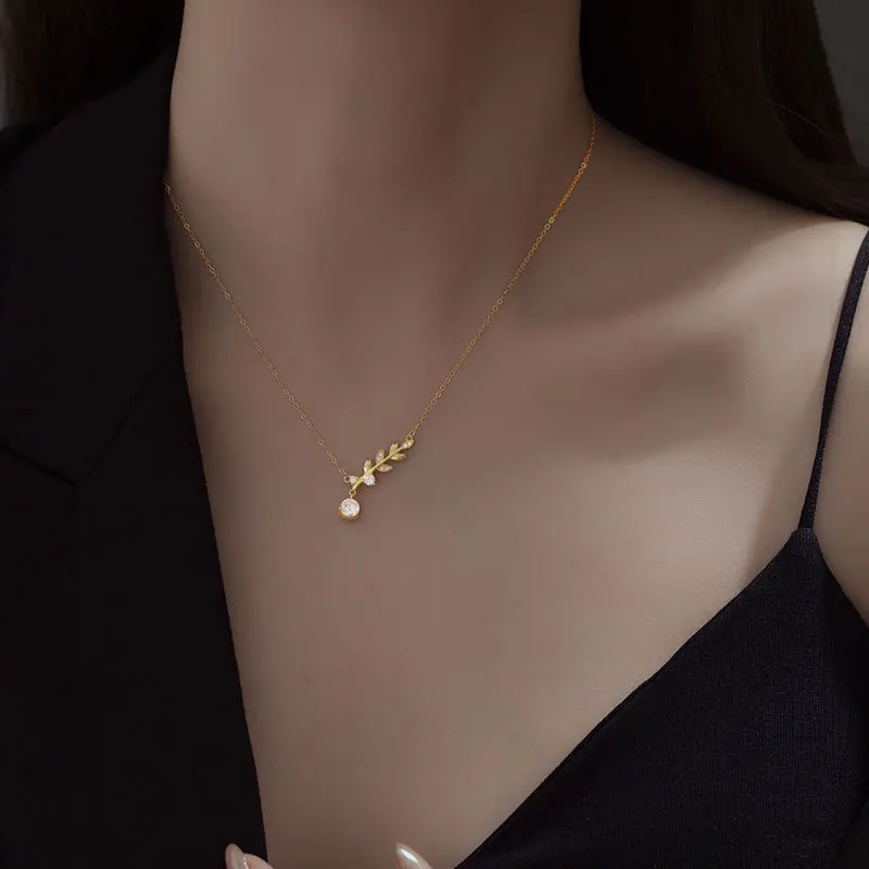 

HI MAN 925 Sterling Silver Micro Inlaid Zircon Leaf Pendant Necklace Women Creative Romantic Banquet Party Jewelry