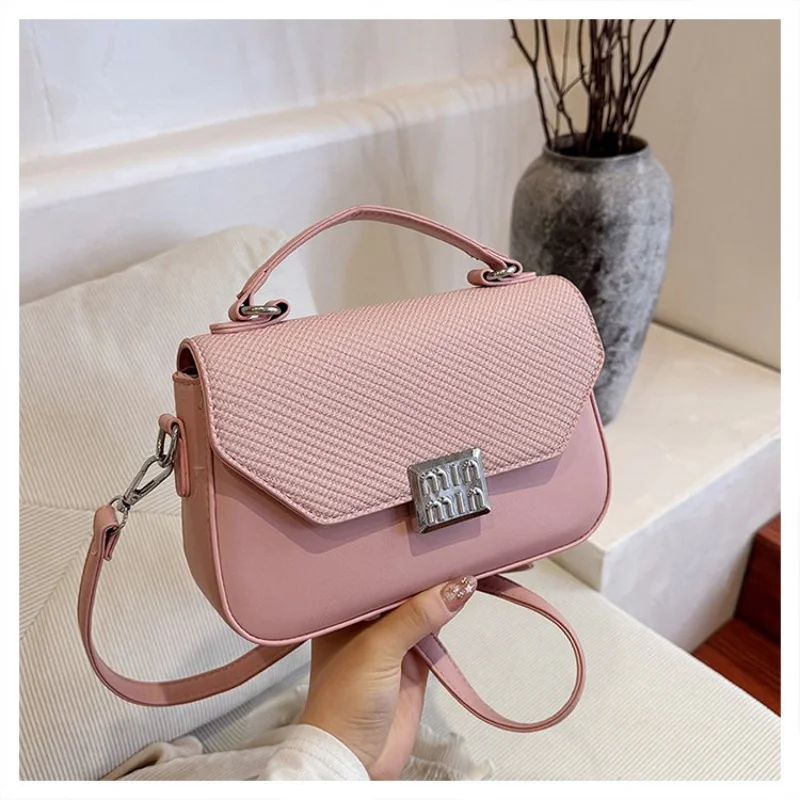 حقيبة يد نسائية راقية مصنوعة من الجلد المطبوع على السحابة تتميز بتصميم ركاب عصري ومظهر أنيق مشهور