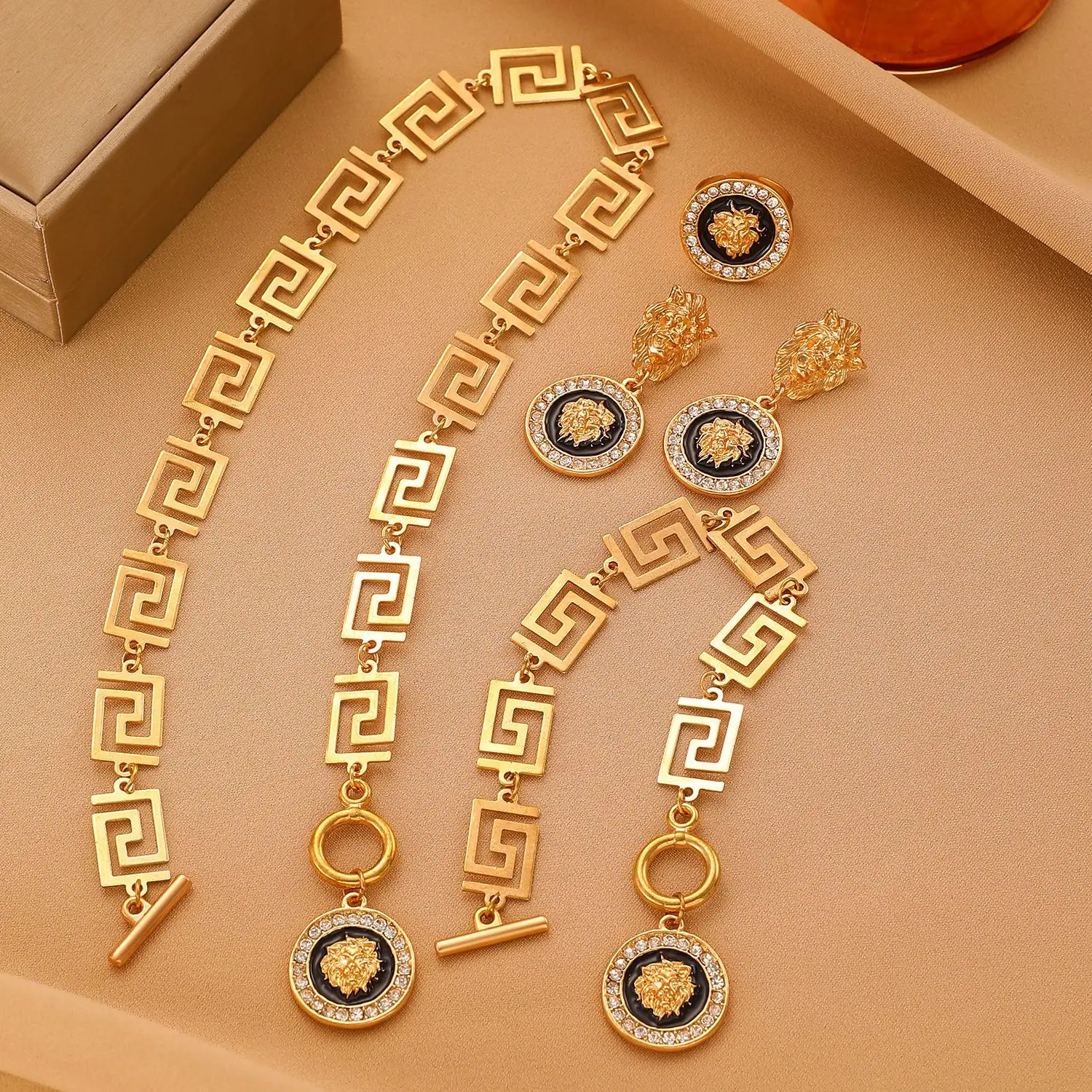 LENNIK Trendy Lion Head Diamond Pendant Necklace Earnail Bracelet Ring Set Palace Luxury Style Retro Accessories Four Piece Set view 6