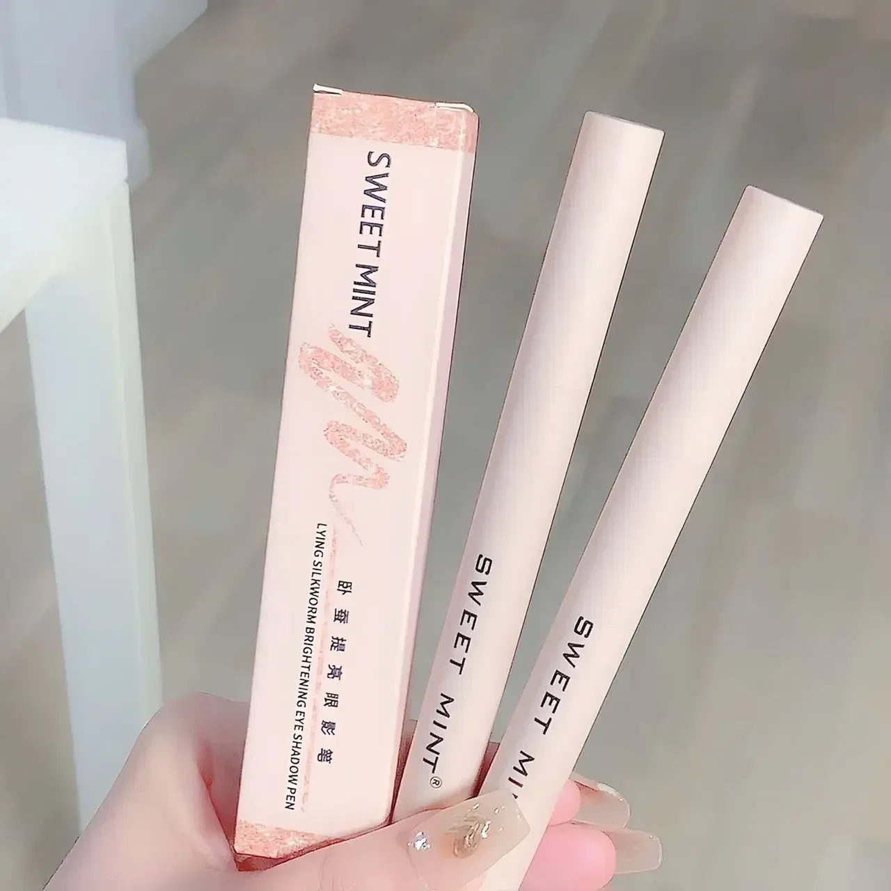 Flash Pearl Oogschaduwpotlood Waterdicht Fijne Flash Eye Markeerstift Blijvende Zijderups Eyeliner Wit Zilver Verhelderende Pen Make-up