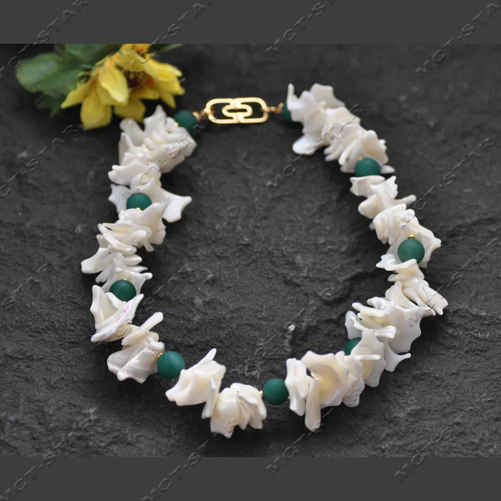 MCT·STAR 20'' Green Frosted surface Round Agate White Shell Petals Necklace (Z14465)