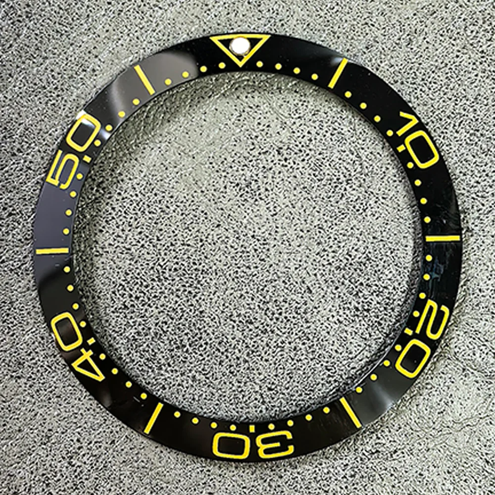 سلسلة ساعات الغوص 38 ملم إطار سيكو المعدل NH35 مرصع باللون الأخضر المضيء 38 ملم مع إطار سيراميك