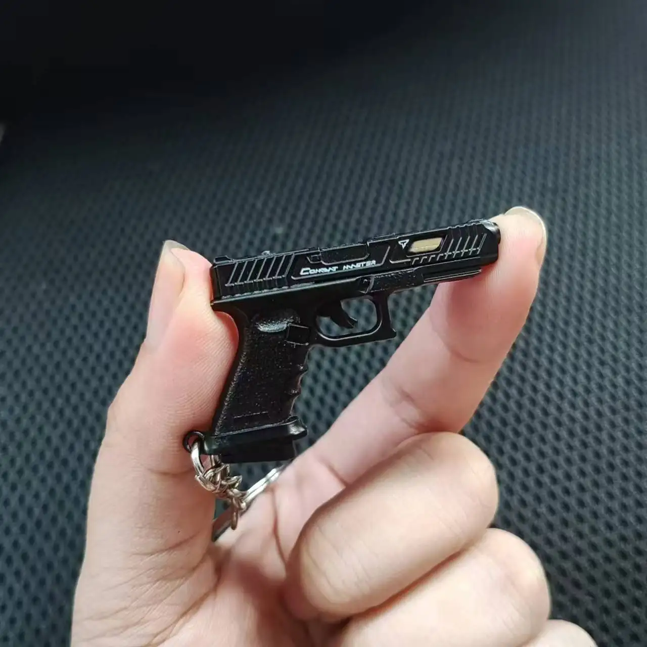 Mini QBZ95 M7 Submachine gun Alloy Rifle Model Portable Pistol Keychain Bag Toy Gun Fidget Toy for Boy Collection Adults Gift