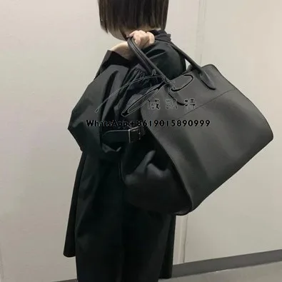 

Cowhide Handheld 15 Large Capacity Tote Minimalist Commuter Daily Leather Bag