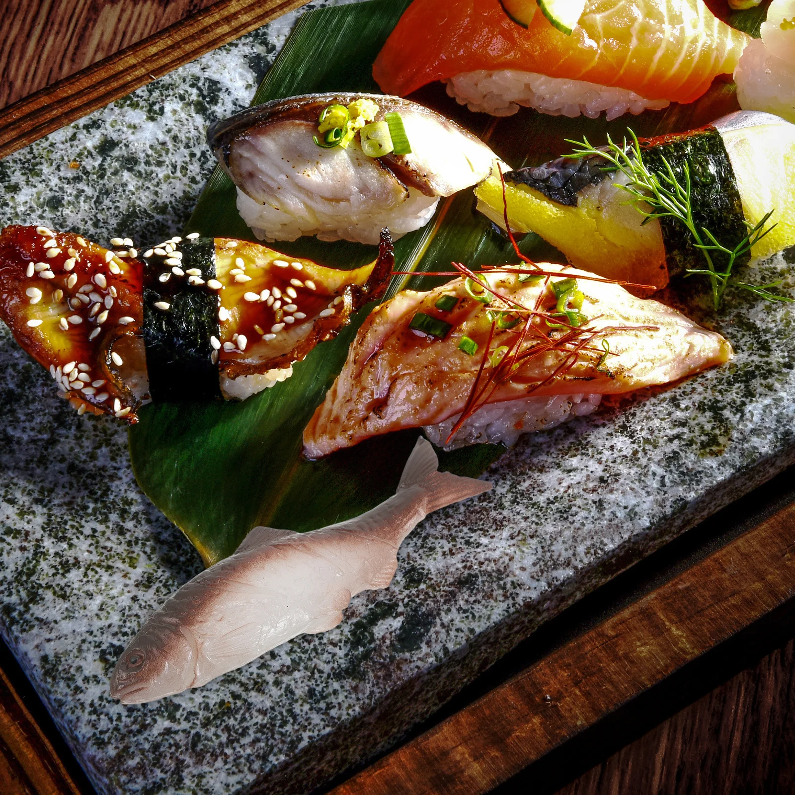 

6Pcs Lifelike Autumn Swordfish Faux Sea Fish 4Inch PVC Display Props for Japanese Sushi Shop Kitchen Decoration Photography