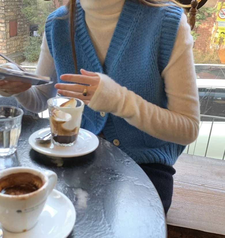 

Простой винтажный многослойный вязаный жилет с V-образным вырезом, кардиган, верхняя одежда, длина на одной пуговице, осень 2021, женская одежда...