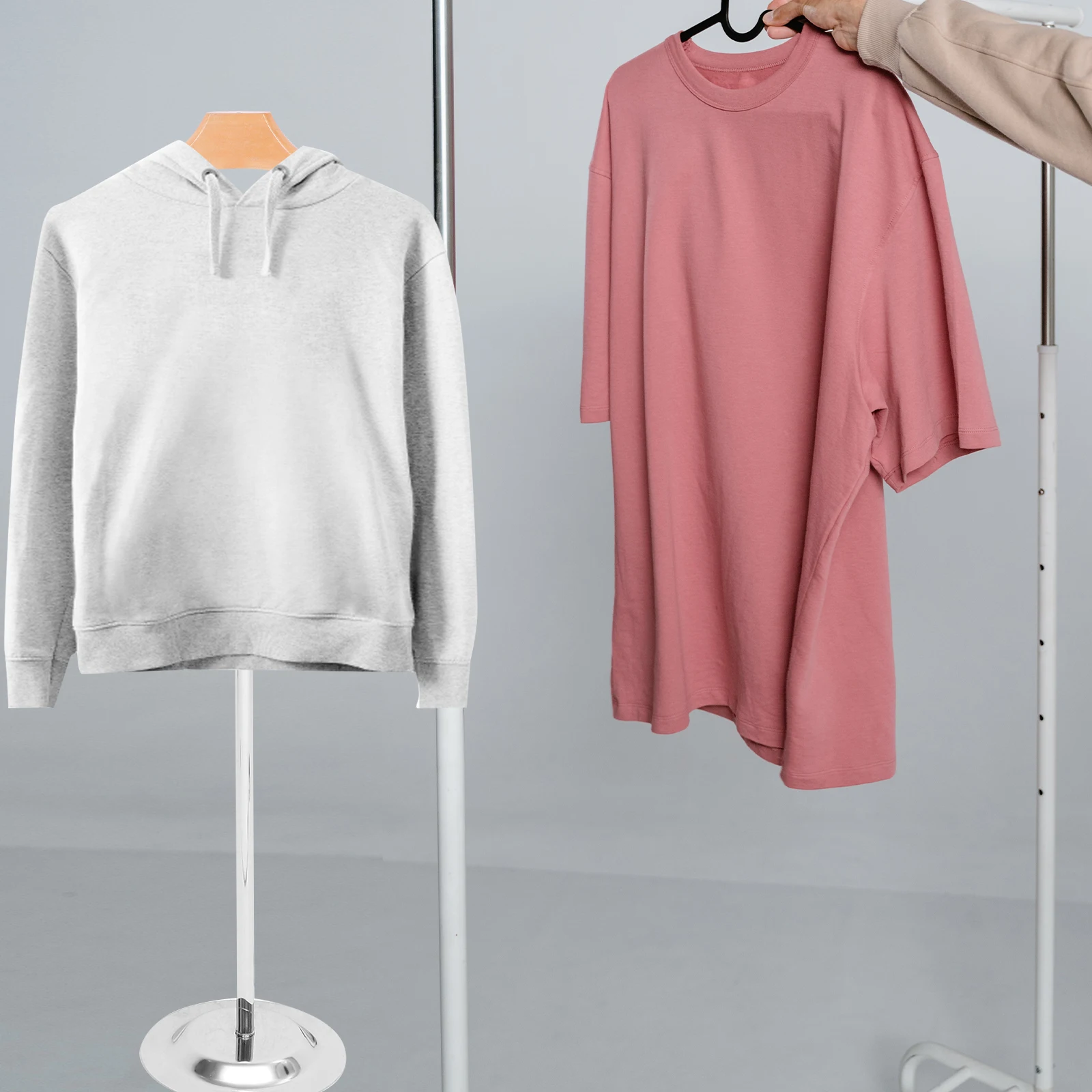 

Stainless Steel T Shirt Display Stand Flexible Shoulder Clothes Holder Rack for Shirts Coats Hanging Display Retail Visual