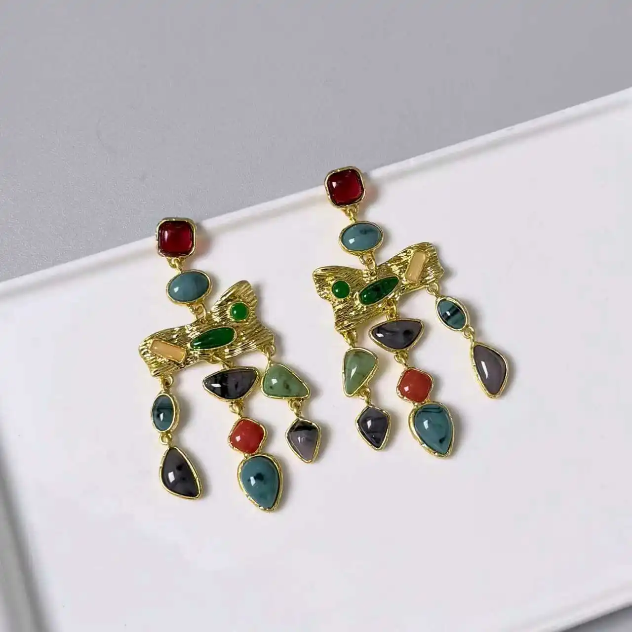 Asymmetrical women's trendy retro niche ins style, light luxury and versatile long earrings are in stock.