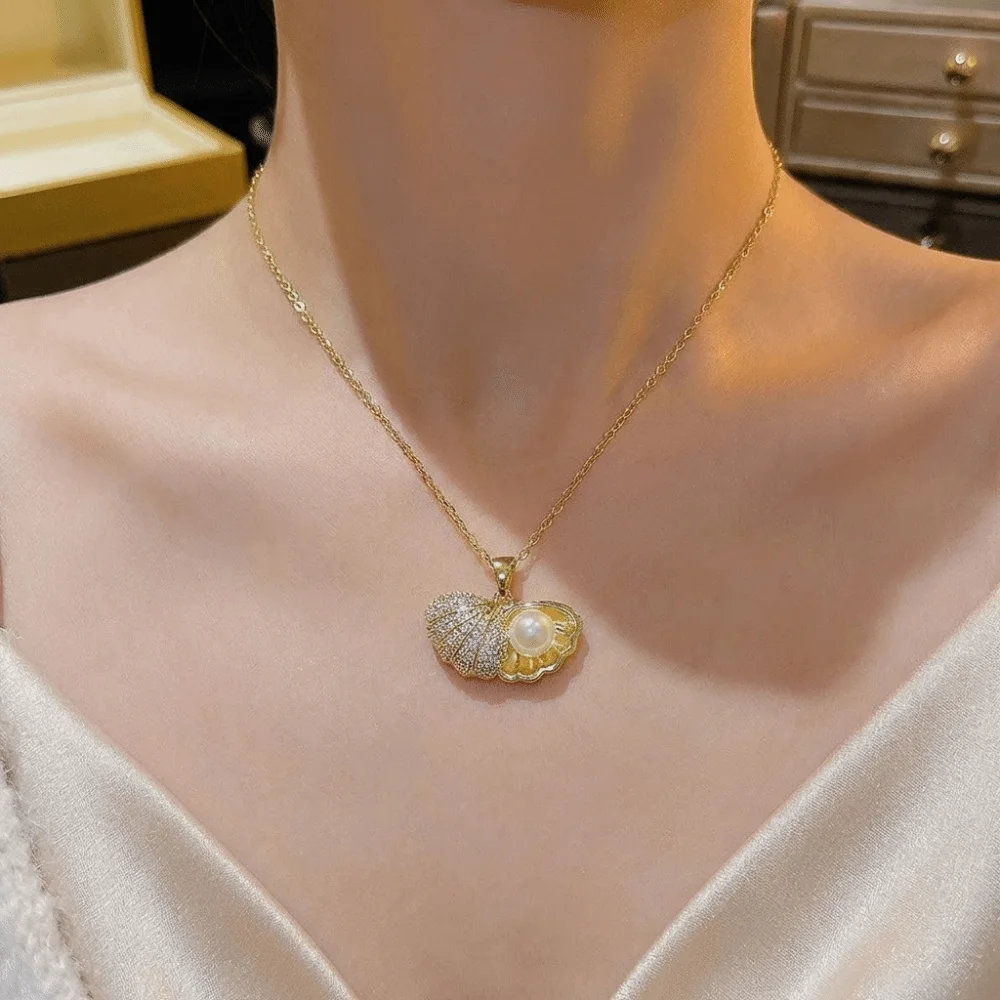 Fashionable Peach Heart Pearl Necklace Unique Elegant Oyster Necklace Versatile Chain Stainless Steel Clavicle Chain Daily