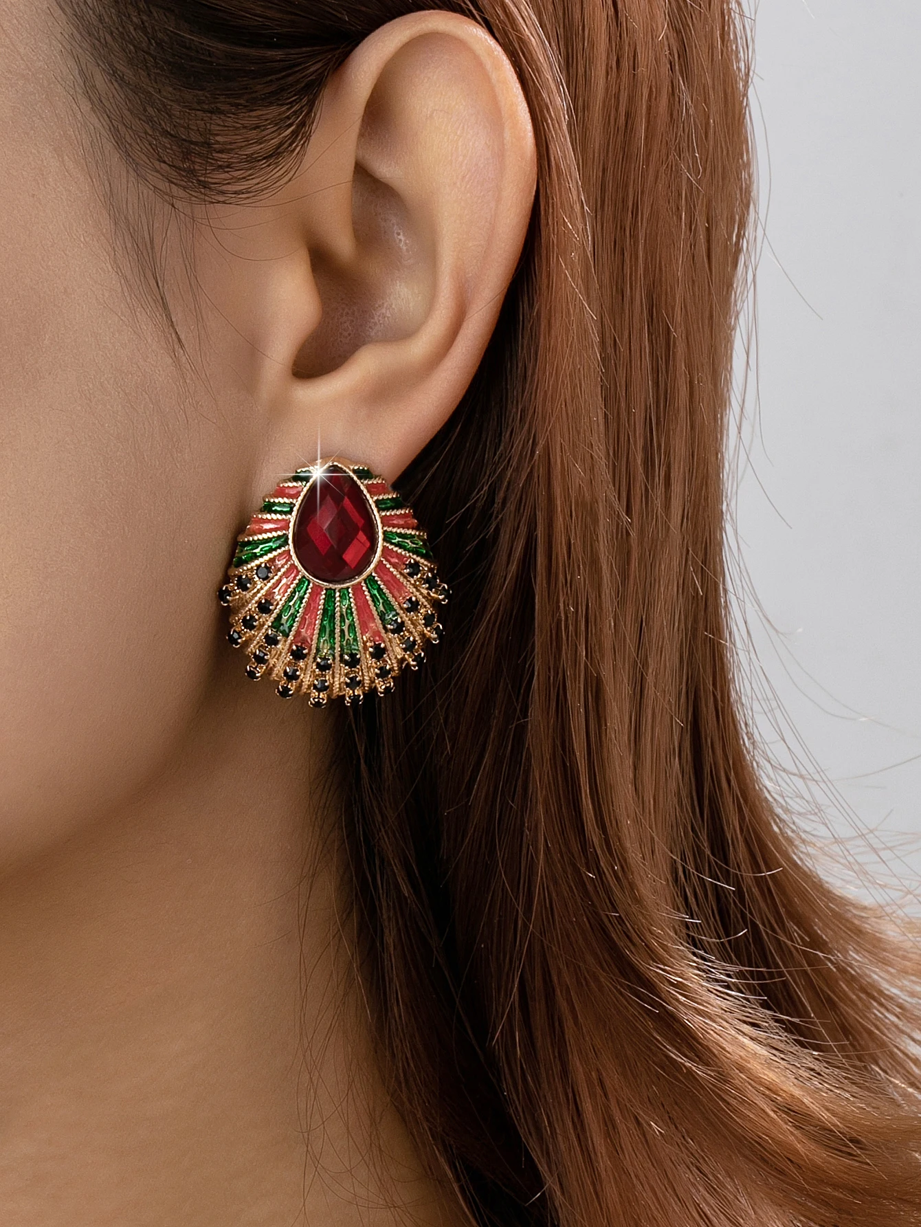 1 Pair of Luxurious Retro-Style Ethnic Bohemian Fan-Shaped Colored Glaze Earrings for Women, Featuring Red, Green, and Black Color-Blocked Glaze Stripes with a Teardrop-Shaped Red Imitation Gemstone Main Stone Design, and Black Glass Gemstones Encrusted on the Edges, Suitable for Women's Accessories for Vacations, Parties, and Music Festivals