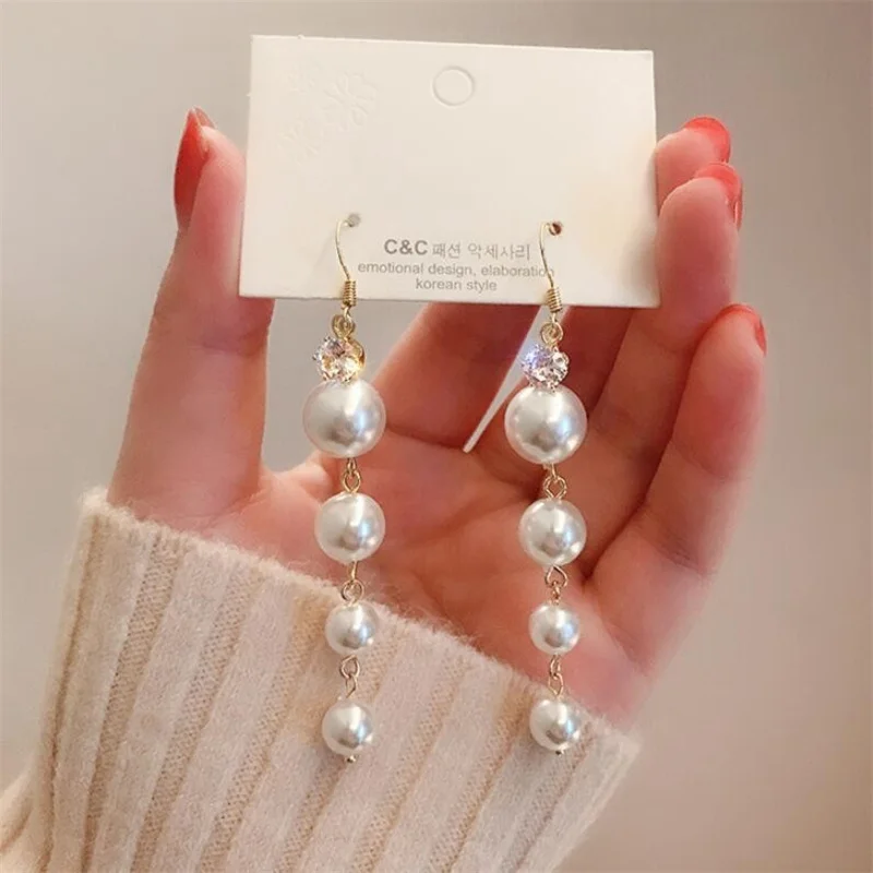 الأبيض جولة تقليد اللؤلؤ شرابة طويلة تشيكوسلوفاكيا كريستال هندسية انخفاض الأقراط للنساء شخصية حزب لطيف مجوهرات فتاة هدية