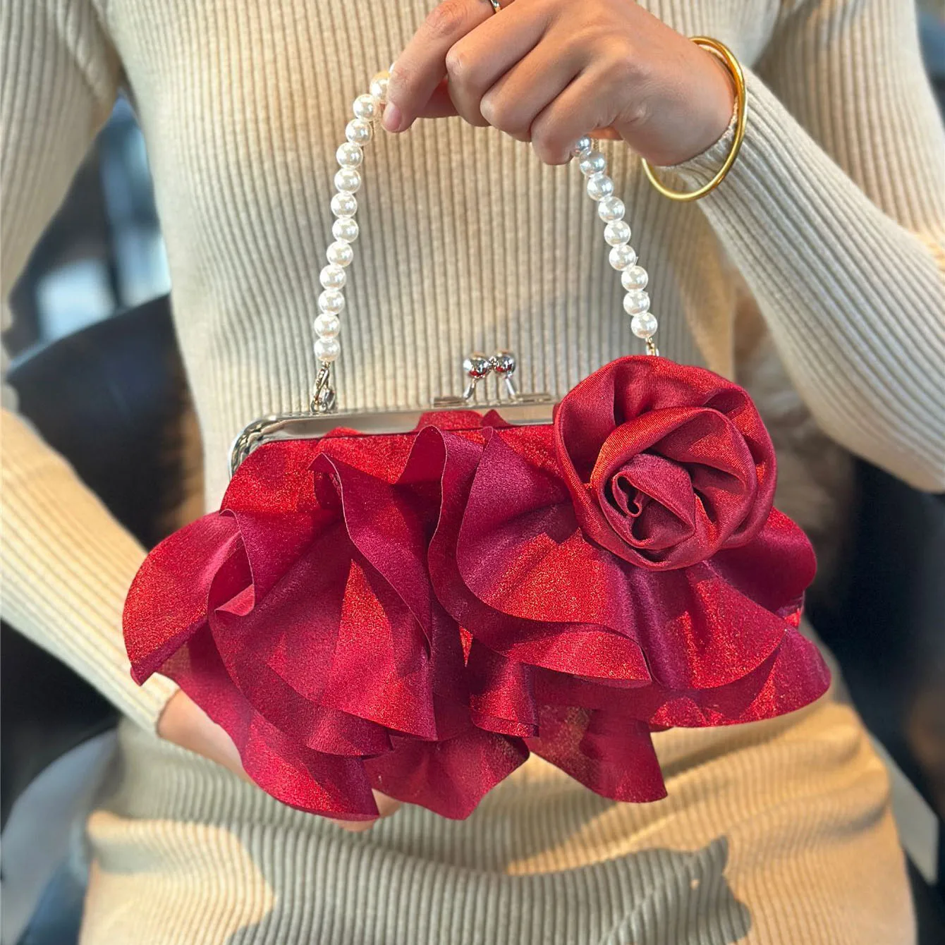 

Women Vintage Flower Appliques Handbags French Elegant Satin Pearl Clutch Bag Luxury Design Ruffles Female Banquet Bags