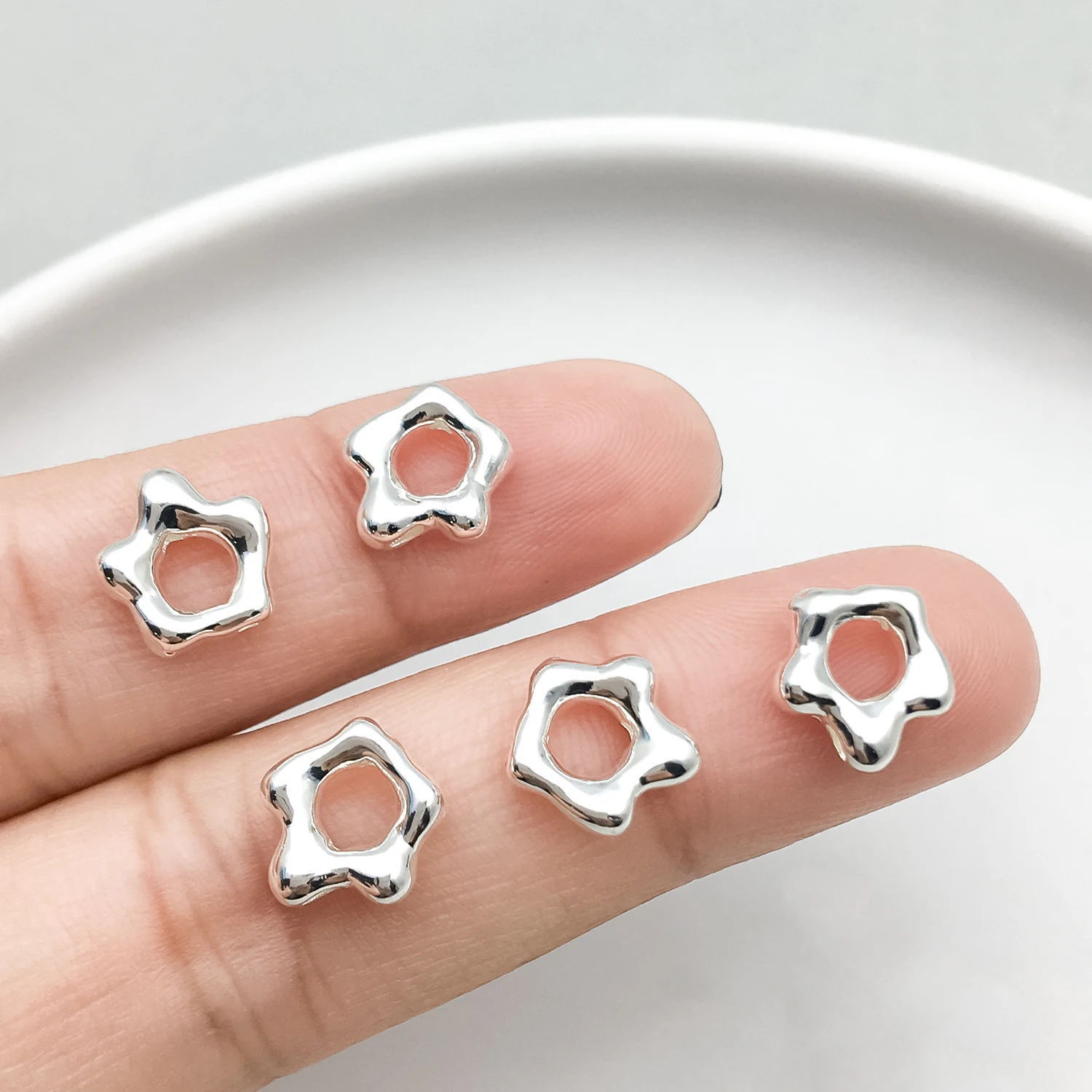 10pcs 9×10mm Copper-Plated Alien Small Flower Charms Hollow Ring Of Bead Spacer,Suitable For DIY Bracelets Jewelry Accessories - view 3