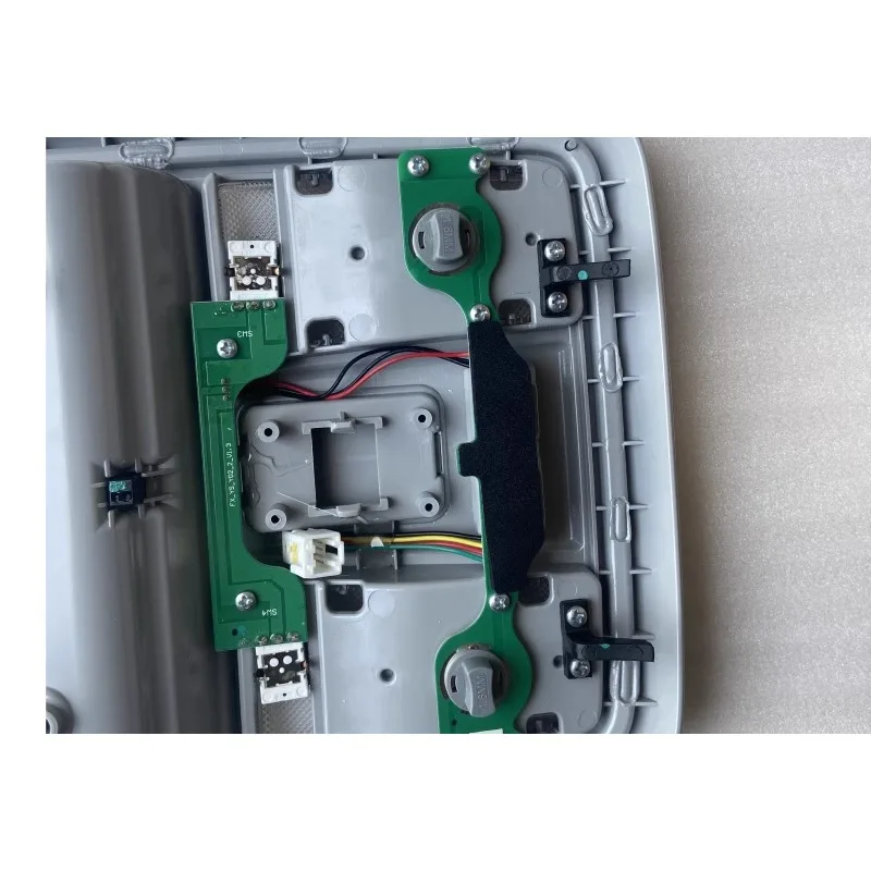 

Genuine Interior Front Roof Reading Lamp Assembly Without Sunroof Switch for Haval H5 2013-2015 China Brand New