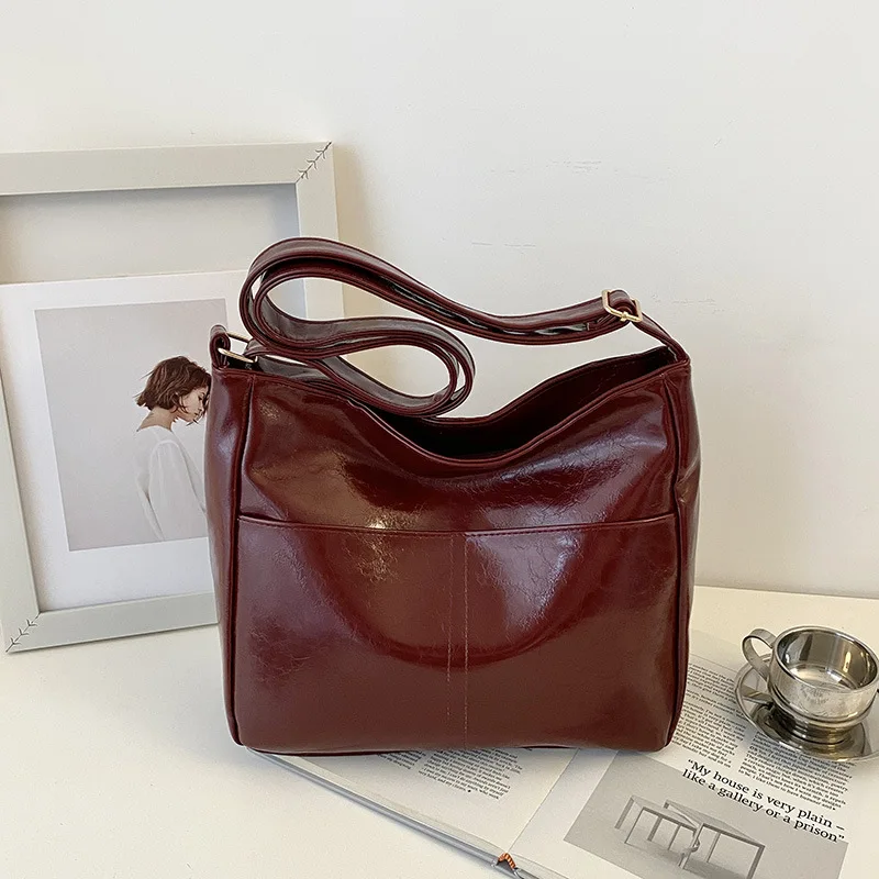 Red Large Capacity Oil Wax Leather Shoulder Bag Bright Surface Women\'s 2024 New All-match Tote Bags Casual High Quality Handbag