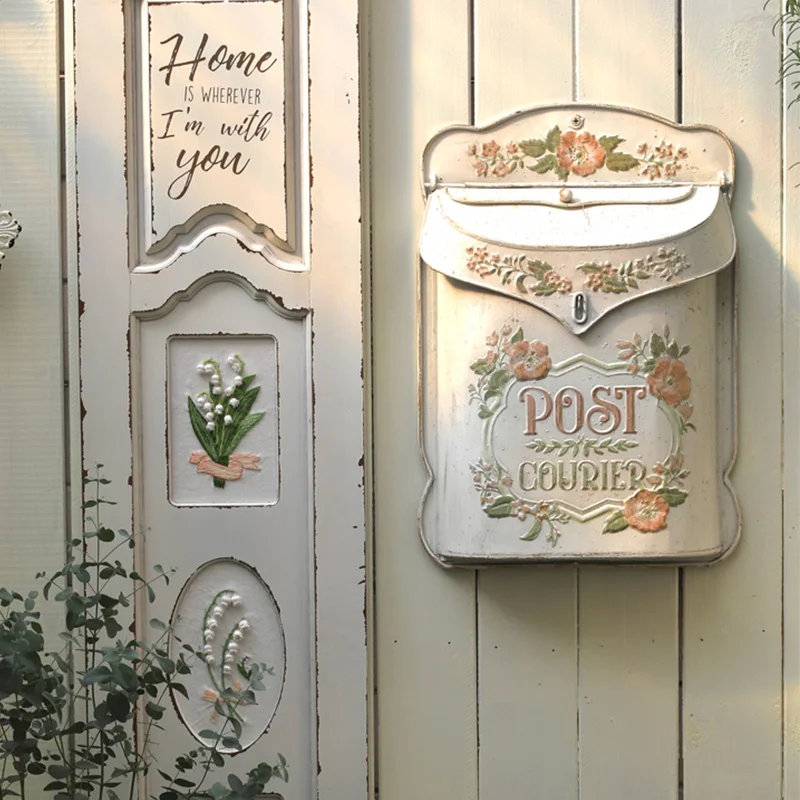 Outdoor Metal Mailbox Farmhouse Design Vintage Style Post Box for Leaving Message Wall Mounted Post Garden Decoration