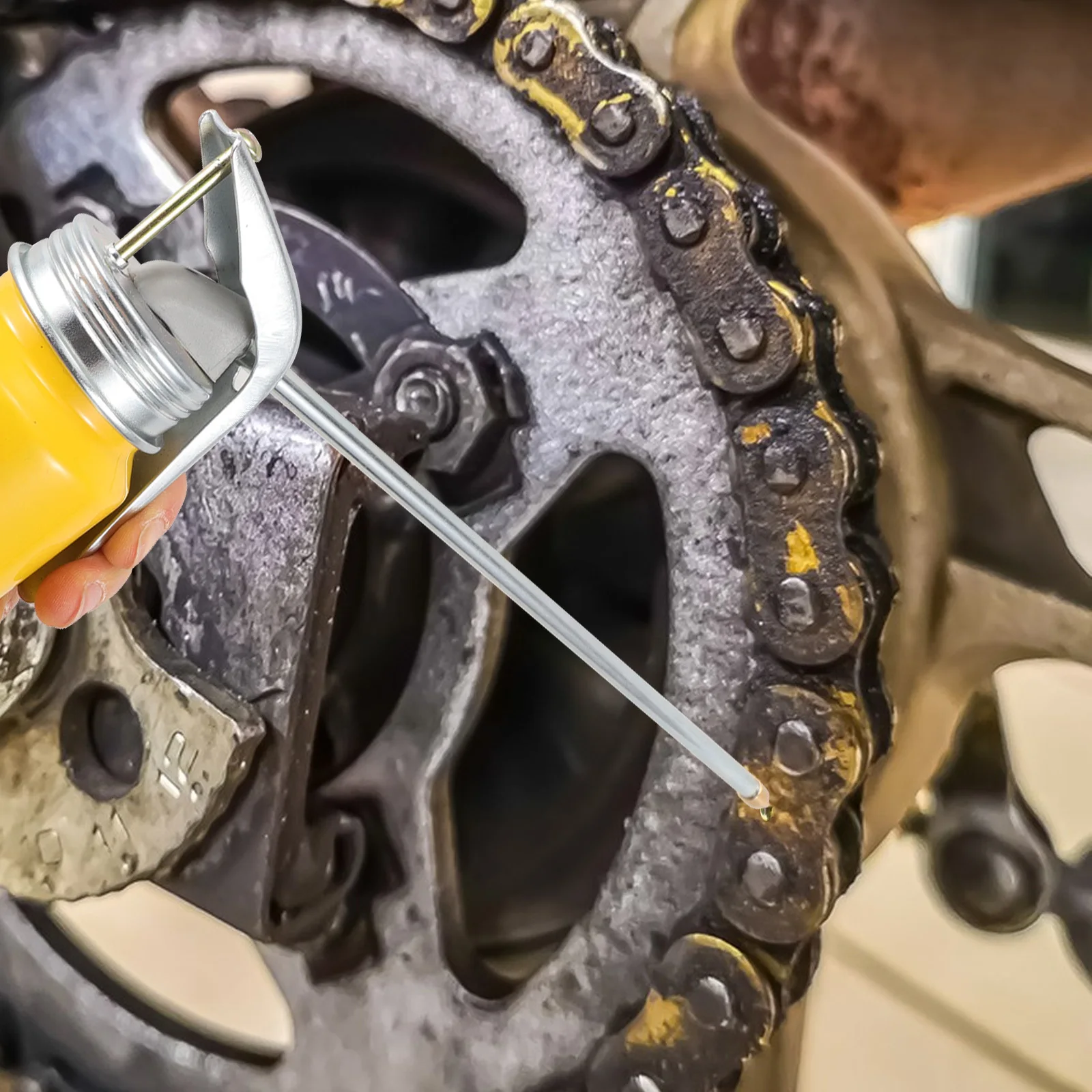 

Manual Metal Oil Can with Long Spout for Precise Lubrication Portable Tool Home Outdoor Use Gas Pump Liquor Dispenser