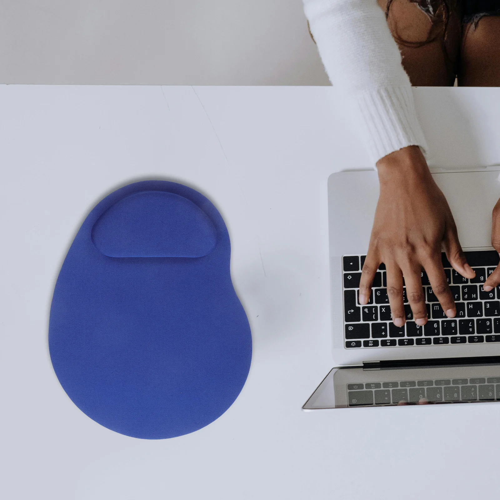 แผ่นรองเมาส์คอมพิวเตอร์แบบตั้งโต๊ะที่สะดวกสบาย ที่วางข้อมือตามหลักสรีรศาสตร์สำหรับเล่นเกมในสำนักงาน แผ่นรองกันลื่นแบบนุ่ม ใช้กับแล็ปท็อป