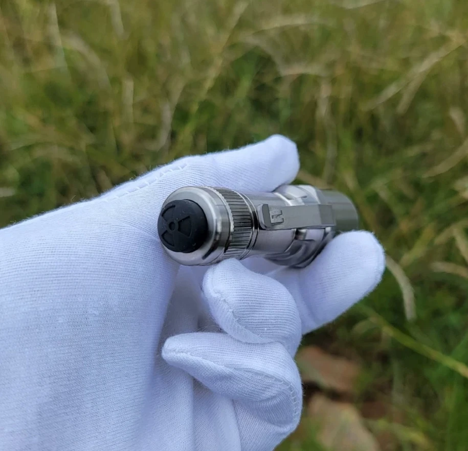 EDC Titanium alloy E 14500 battery flashlight