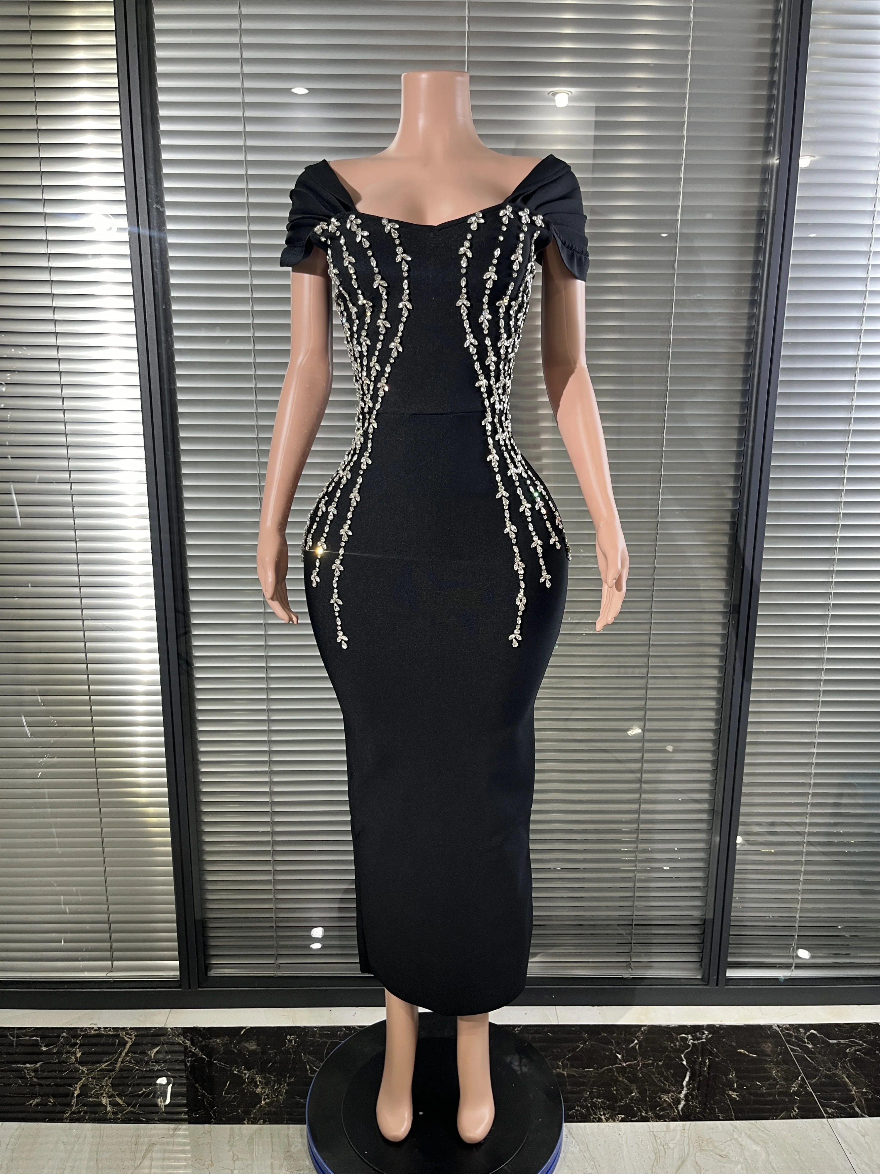 Minimalist Glamorous Black Red Long Bodycon Bandage Dress Luxury Rhinestone Evening Party Celebrity Elegant Club Dress