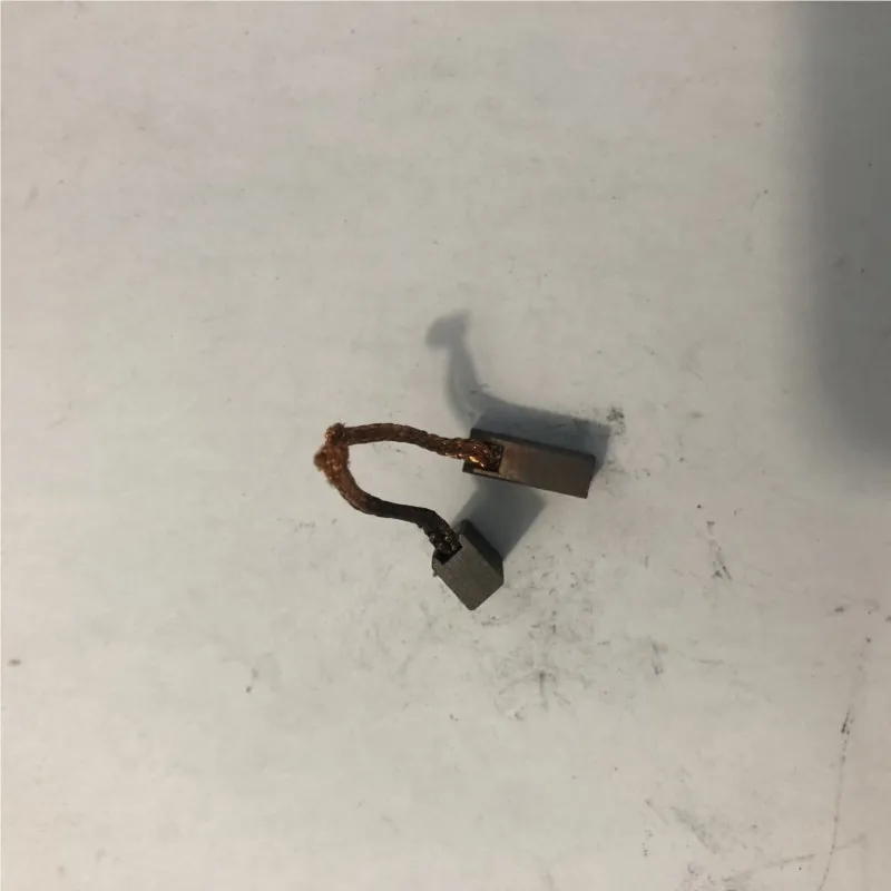 

2 шт. 5x7x14 мм 0,19 "x 0,27" x 0,55 "Электрический сменный Электроинструмент Угольная щетка