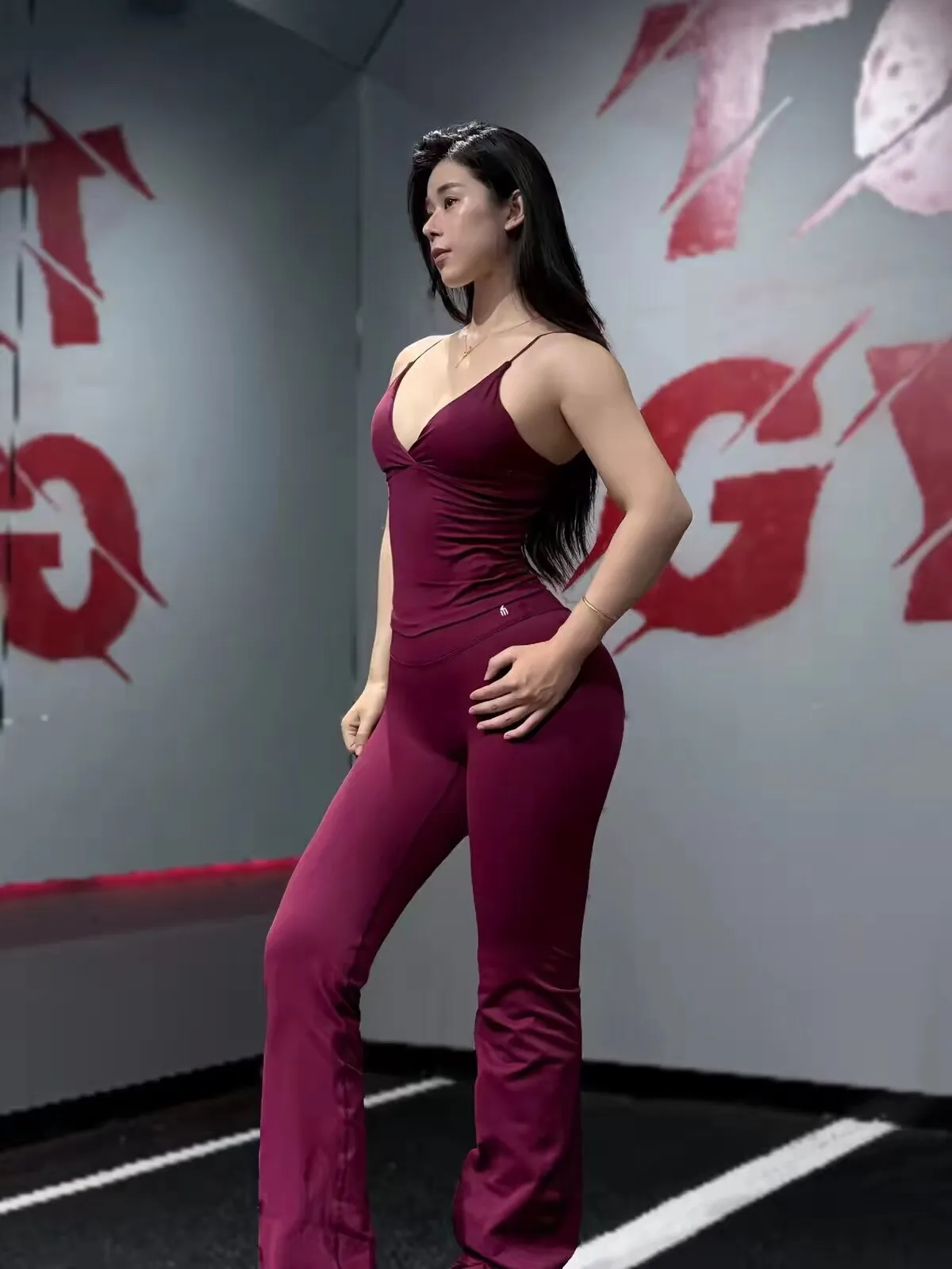 Dneyf 1D-3Y-2F Women 2‑Piece Yoga Set, Halter Crisscross Padded Cami Tank Top, High Waist Flare Fitness Sports Pants