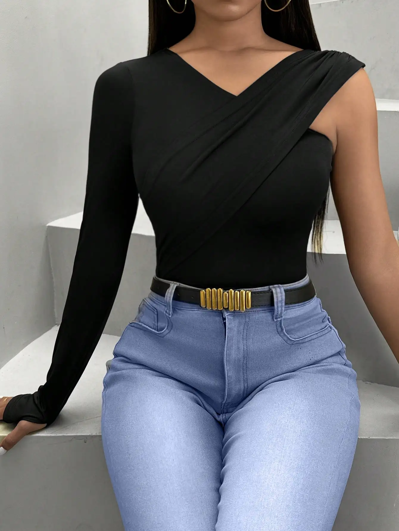 

Женский асимметричный топ с одним рукавом и V-образным вырезом, облегающий черный боди для осени