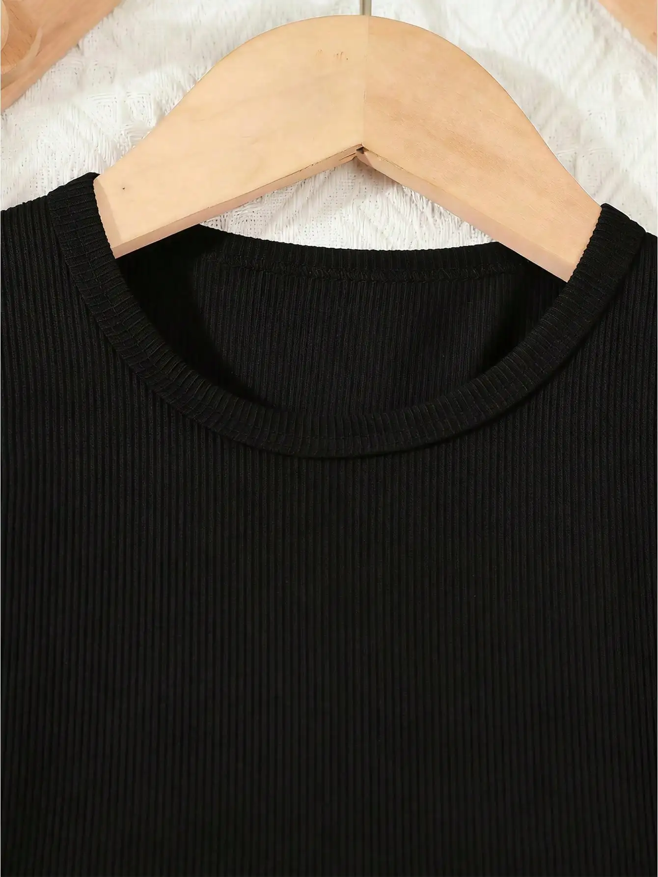 Sommerliches Mädchenkleid im Sommerstil, ärmellos, mit Rundhalsausschnitt, bedruckt, süßes Outfit mit fliegenden Ärmeln und Gürtel, Rosa – Detail 18