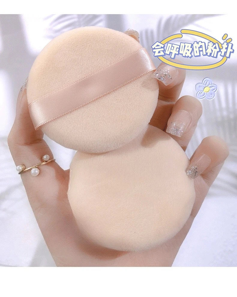 フロッキングルースパウダーパフ - ふわふわした表面でメイクをセットし、ケーキ状にならない両用 (ドライ/ウェット) 化粧ツール