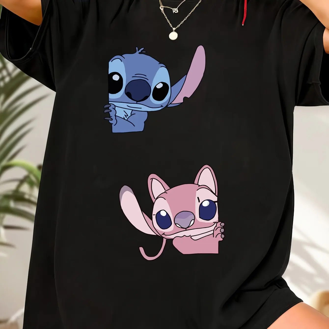 

Женская футболка Disney Stitch and Cosmic Star с принтом Y2K — мягкая и микроэластичная ткань, непрозрачная, машинная стирка, круглый вырез