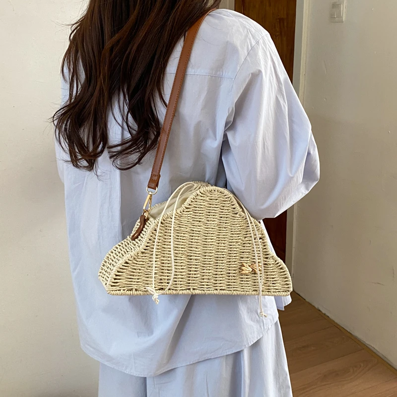 Vintage Handmade Rattan Woven Straw Bag 2026 New Summer Beach Shoulder Bag Triangle Design Crossbody Handbag Boho Bag