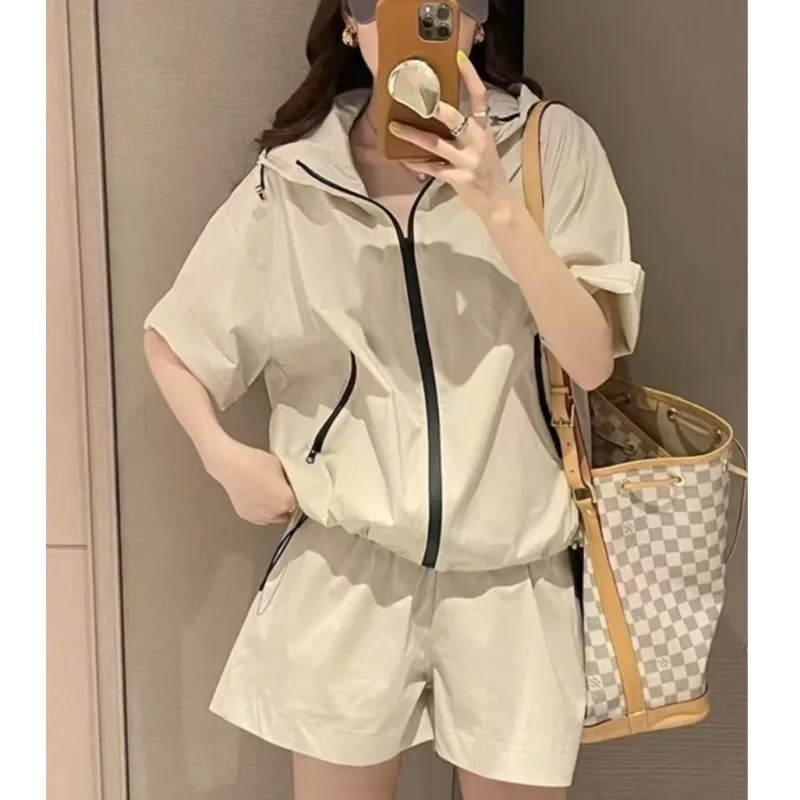 

2025 Summer Light casual Fashion shorts 2 pieces, hooded sun-protective clothing, short-sleeved loose suit, sportswear for women
