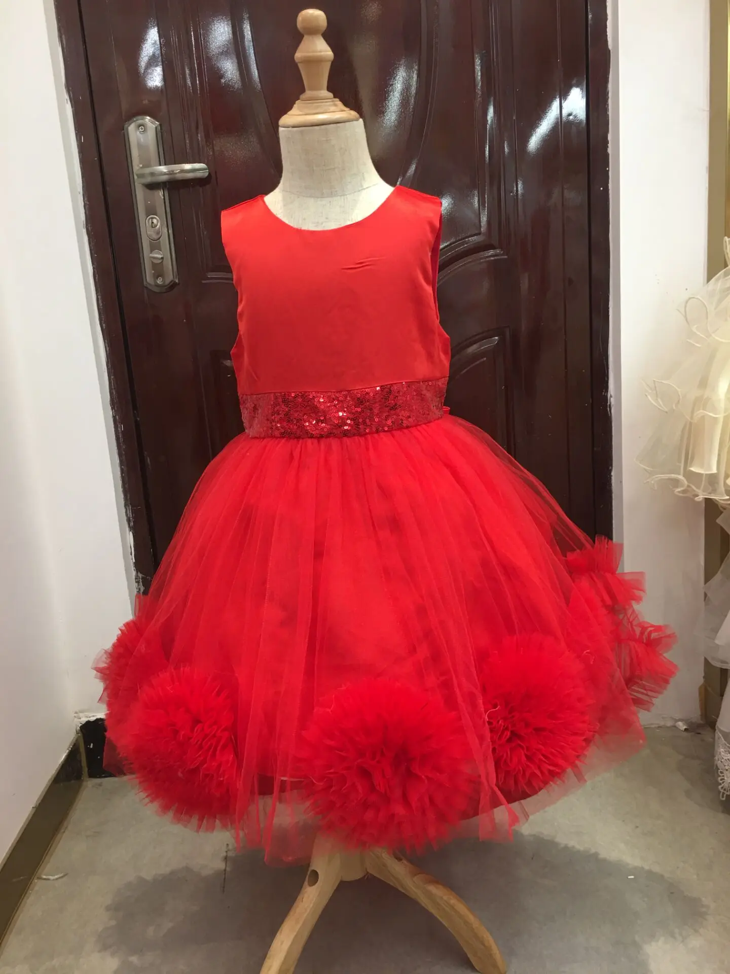 Red  fluffy children\'s princess dress for 2 to 10 Year  girls sleeveless party dresses  elegant KID child clothing