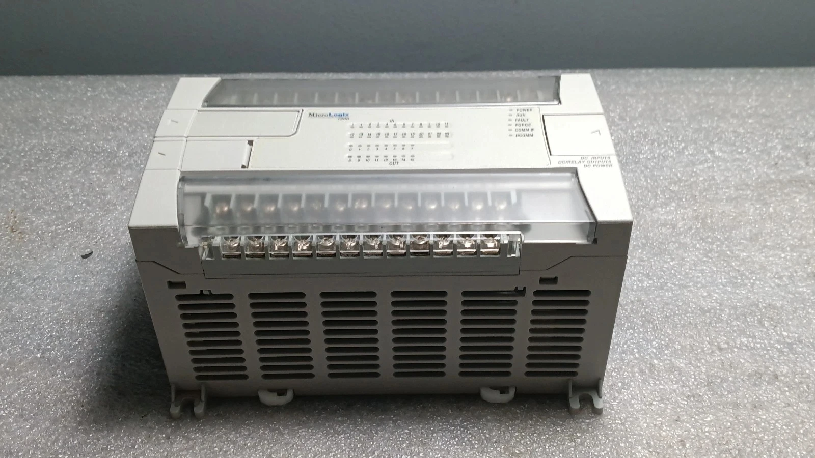 

Для Allen-Bradley 1762-L40BXBR для AB MicroLogix 1200 40-точечный контроллер б/у