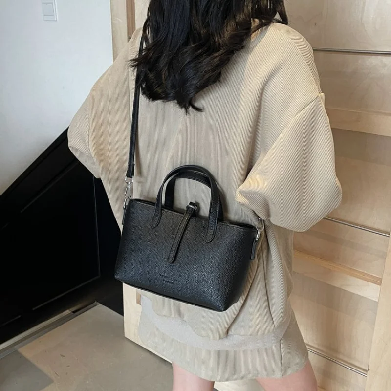 

Fashionable Ladies Crossbody-Bag Made Of Premium Leather Featuring High-End Paris Commuter Lightweight Soft Daily Look​