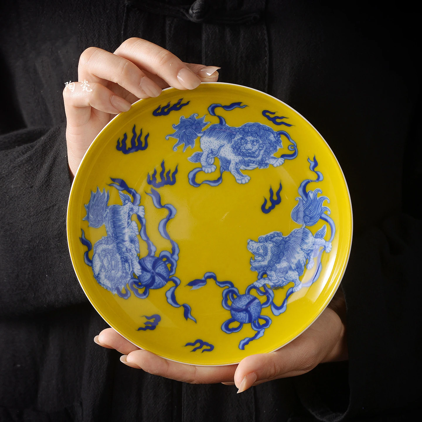 Jingdezhen Blue And White Porcelain Plate With Yellow Glaze Lion Rolling A Ball Vase Tea Tray Pot Holder Plate