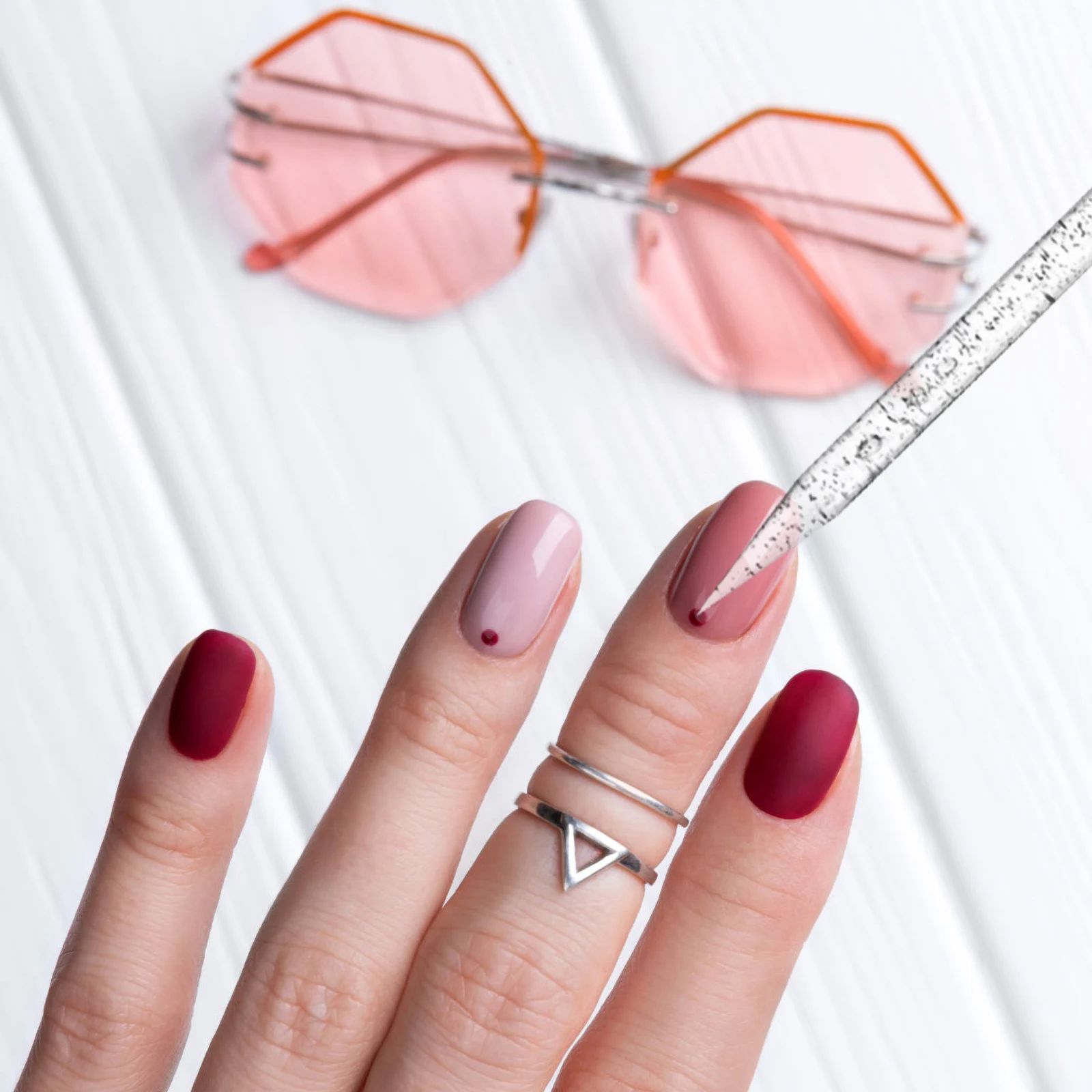 

100 Pcs Plastic Cuticle Pusher Ergonomic Handles Non Slip Easy Grip Nail Art Tools for Toenail Fingernail Trimmer Remover