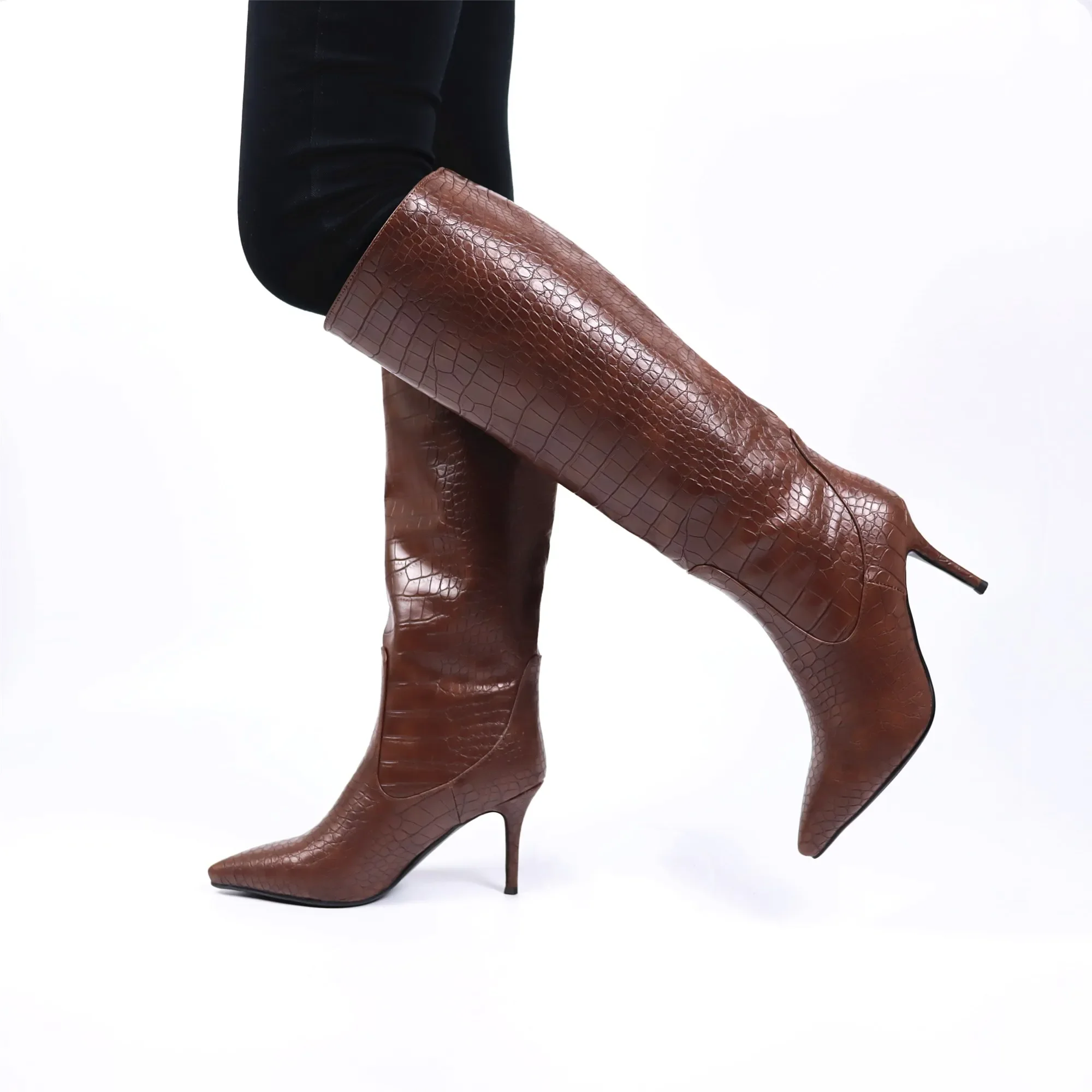 Dropshipping estilo callejero botas de caballero de cocodrilo puntiagudas Stiletto altura delgada botas de pierna de talla grande Chelsea botas de mujer 43