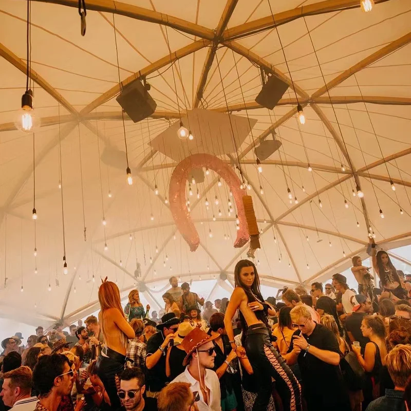 Barraca grande com cúpula, barraca esférica enorme