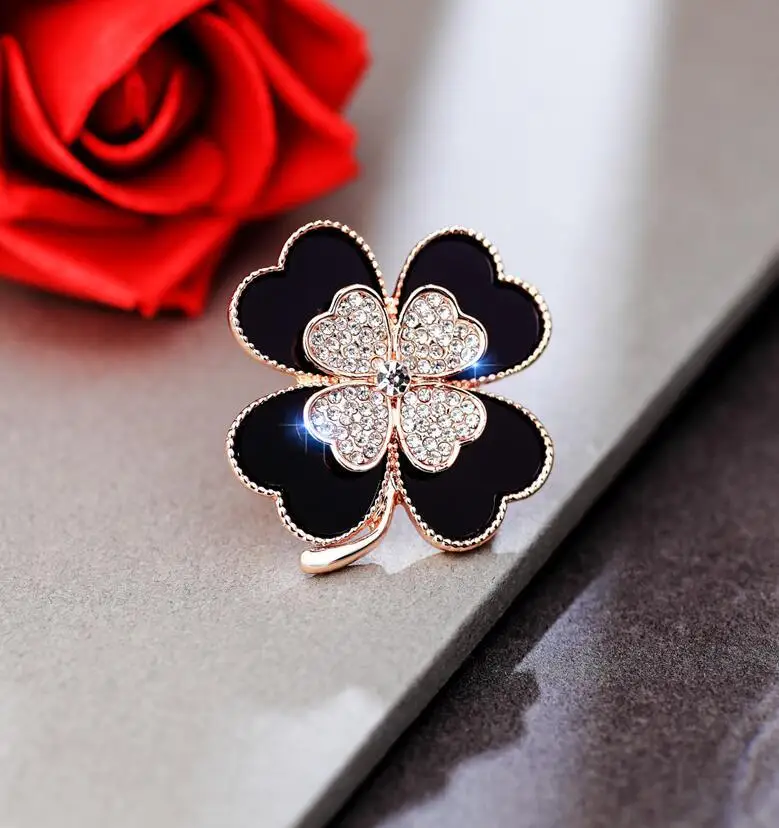 Fashion Black Flower Rhinestone Brooches For Women Creative Heart Crystal Clover Plant Lapel Pins Clothing Jewelry Accessories