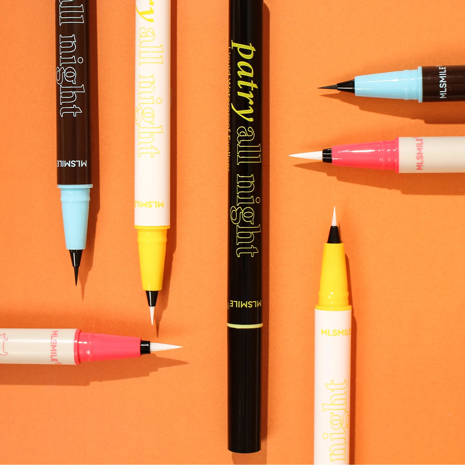 สีสันอายไลเนอร์กันน้ํากันน้ํา 4 สี Fine Tip Quick Dry Smudge Proof Party แต่งหน้า