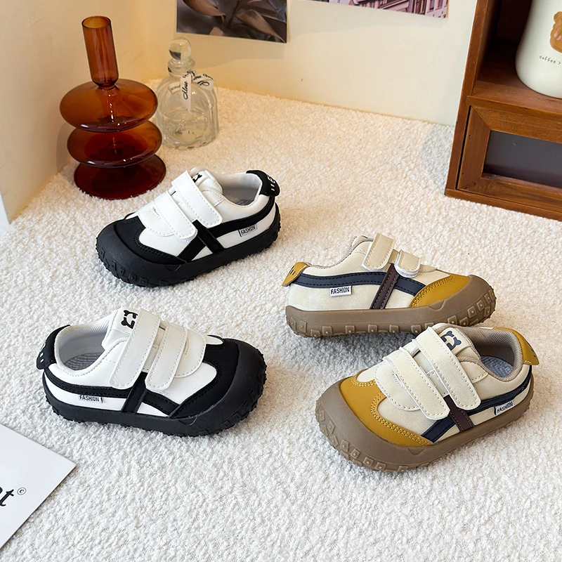 Kinder-Freizeitsneaker mit doppeltem Klettverschluss, atmungsaktive Mesh-Schuhe für Jungen und Mädchen, leicht für den täglichen Gebrauch. – Detail 3