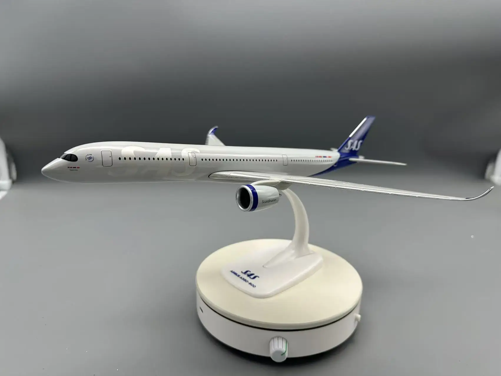 A350-900 Nordic Region Airlines SAS Model 33cm 1/200 Scale Plane With Landing Gear & Wheel Simulation Aircraft Resin Airplane