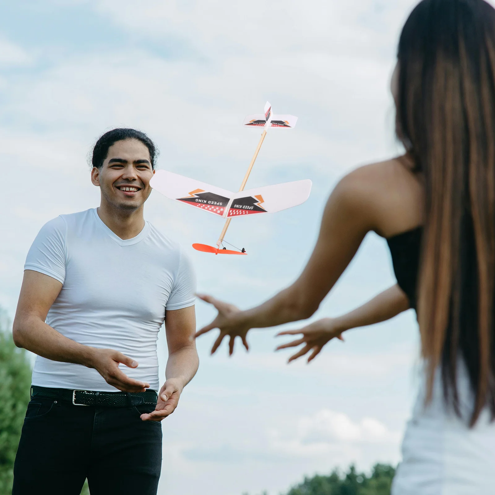 Leichter Schaumstoff-Gleiter mit Gummiband-Antrieb DIY Handstart-Flugzeug für Outdoor-Spaß Kinder-Wissenschaftsexperiment Bastelset