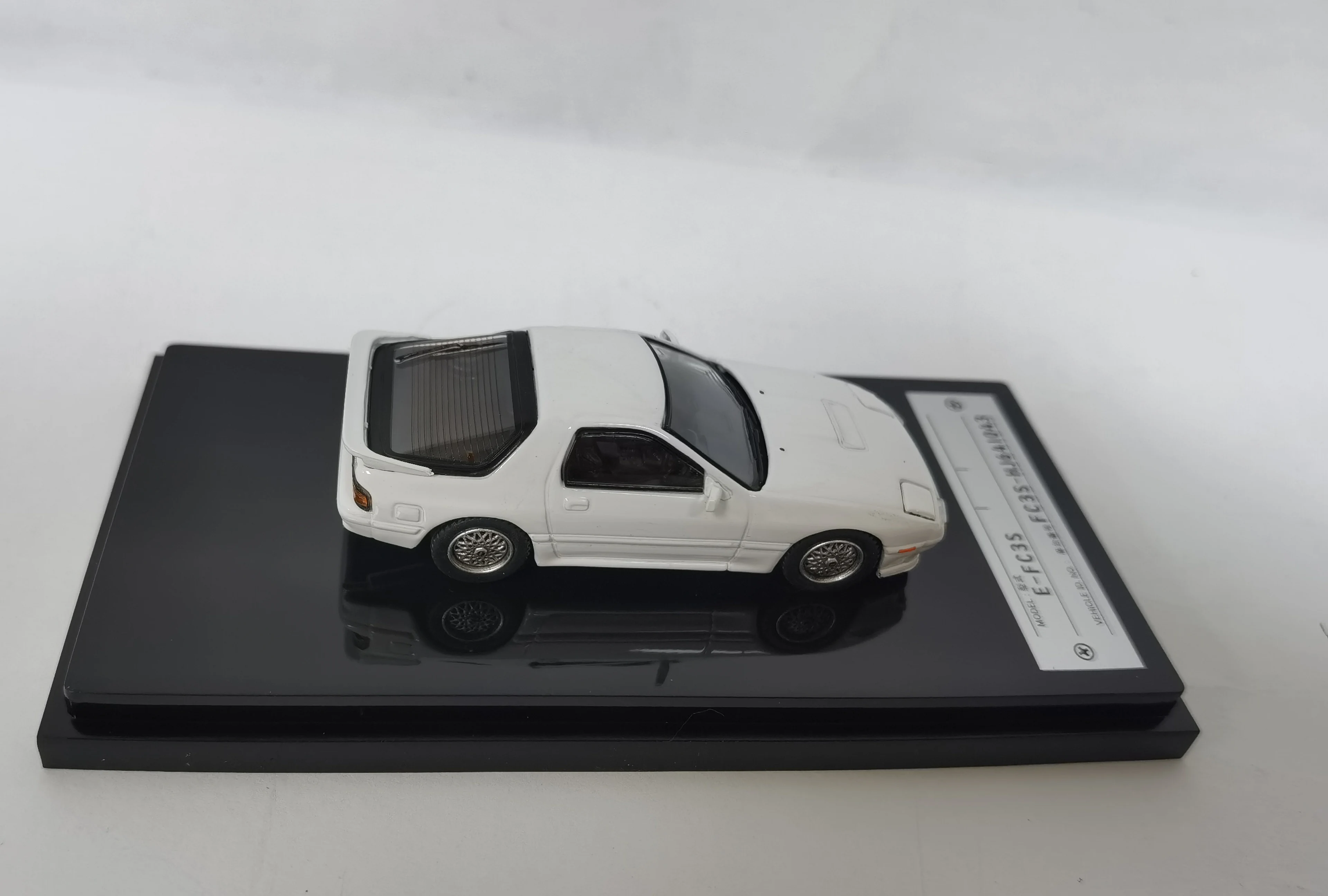 

For Collection 1/64 Mazda RX-7 (FC3S) Infini Crystal White HJ641043FW