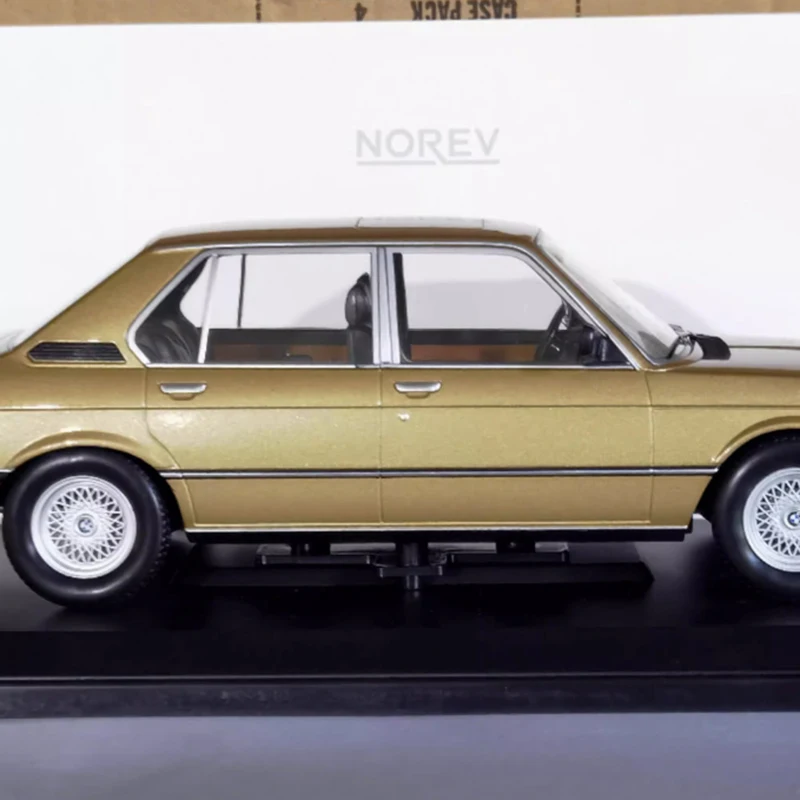 NOREV Diecast escala 1:18 M5 535i 5 serie coche en miniatura de aleación colección de simulación terminada decoración regalo juguete pantalla estática