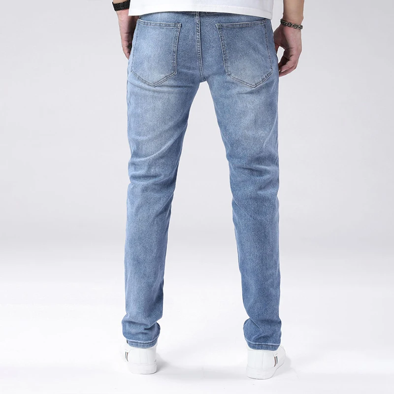 Jeans strappati skinny azzurri autunnali da uomo Pantaloni lavati vintage a media elasticità Pantaloni alla moda casual alla moda quotidiana