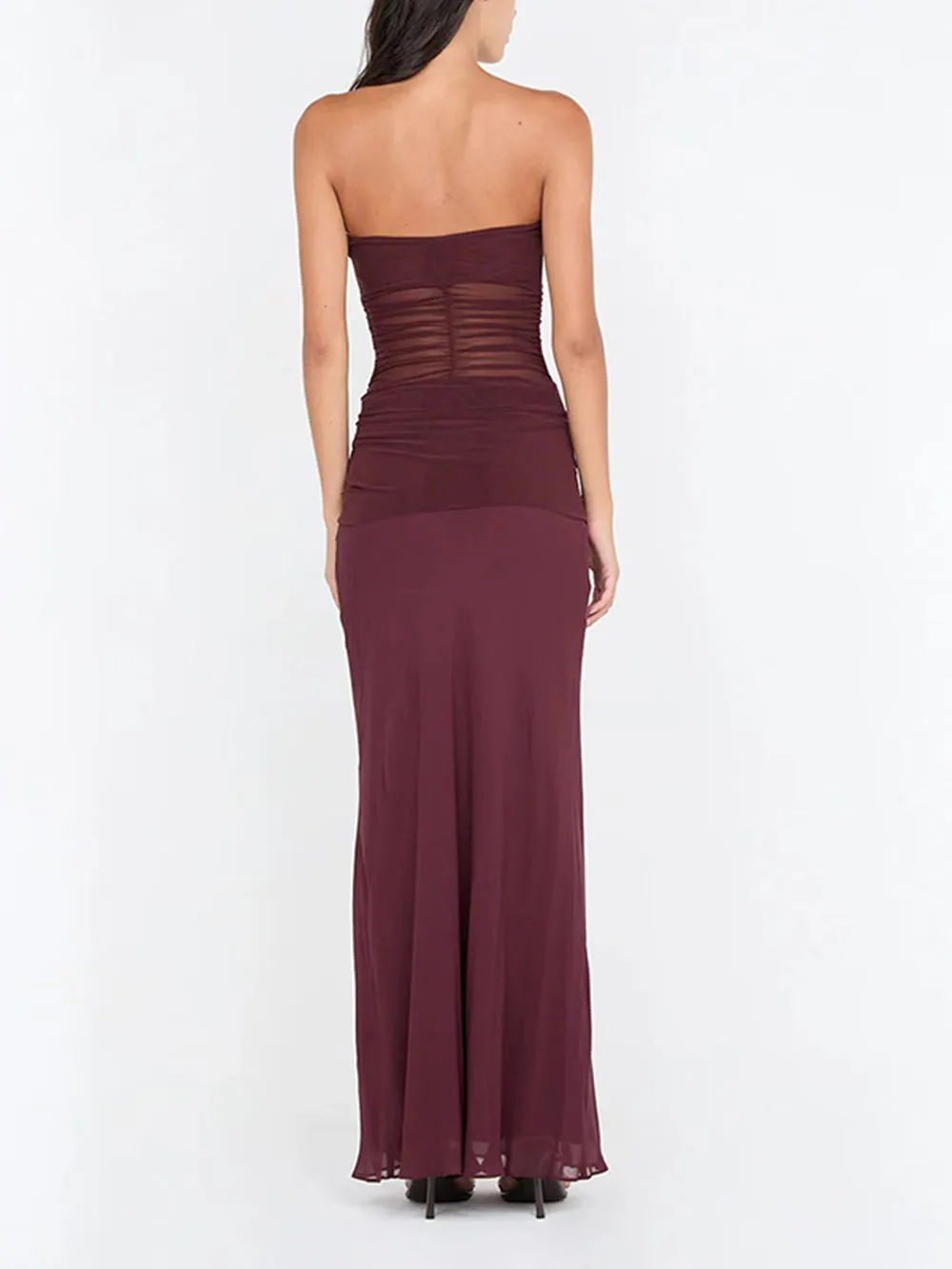 Europäisches und amerikanisches sexy langes Kleid 2025, neuer ärmelloser, trägerloser, transparenter, überkreuzter, plissierter, schlankmachendes Design, einfarbiger Rock