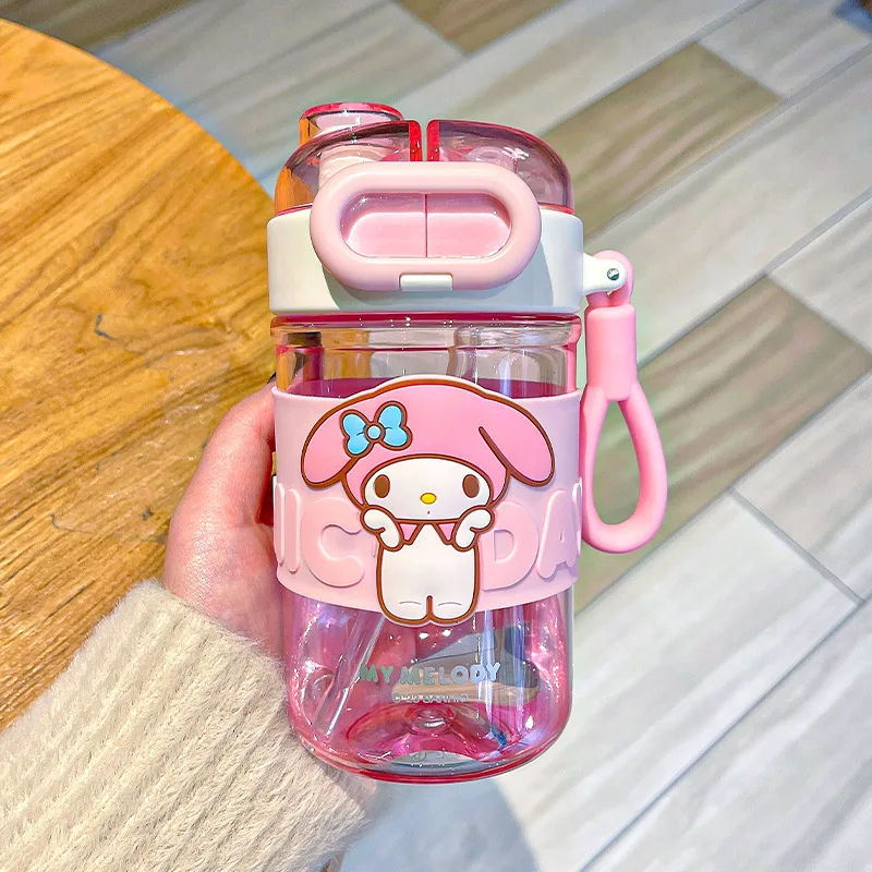 

MINISO 580ML Cinnamoroll Water Bottle With A Straw Cartoon Plastic My Melody Kawaii Water Bottle Pochacco Portable Cup Child