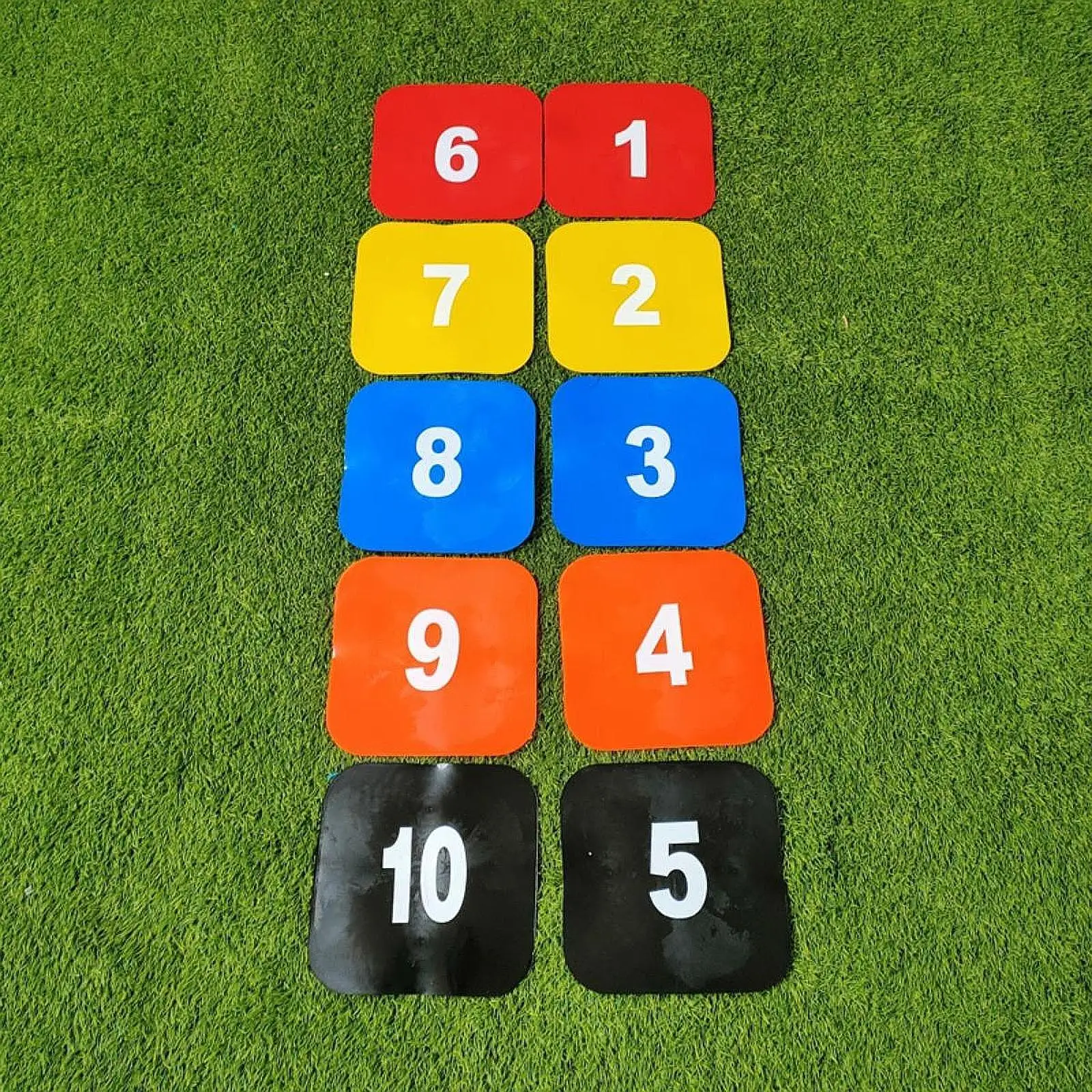 10x 23cm Flat Square Spot Markers Floor Dots for Games Gym Outdoor Sports